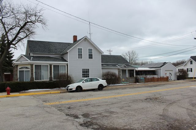 5758 St Joseph Avenue, Stevensville, MI 49127
