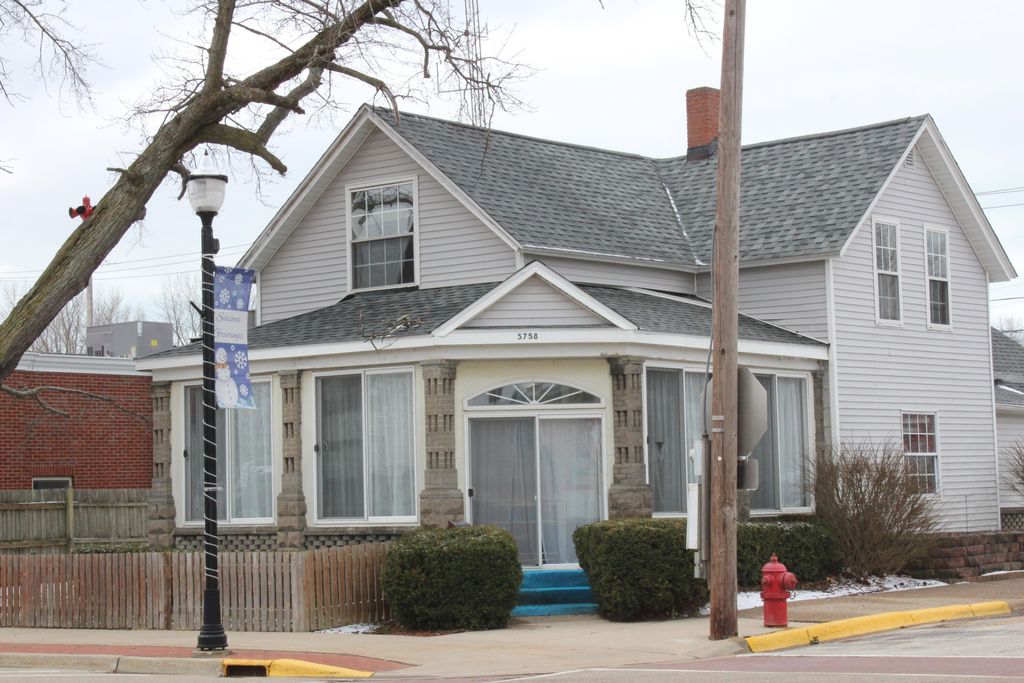 5758 St Joseph Avenue, Stevensville, MI 49127