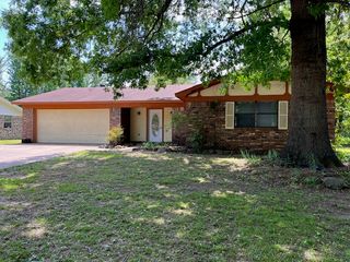 2106 E 15th Street, Russellville, AR 72802
