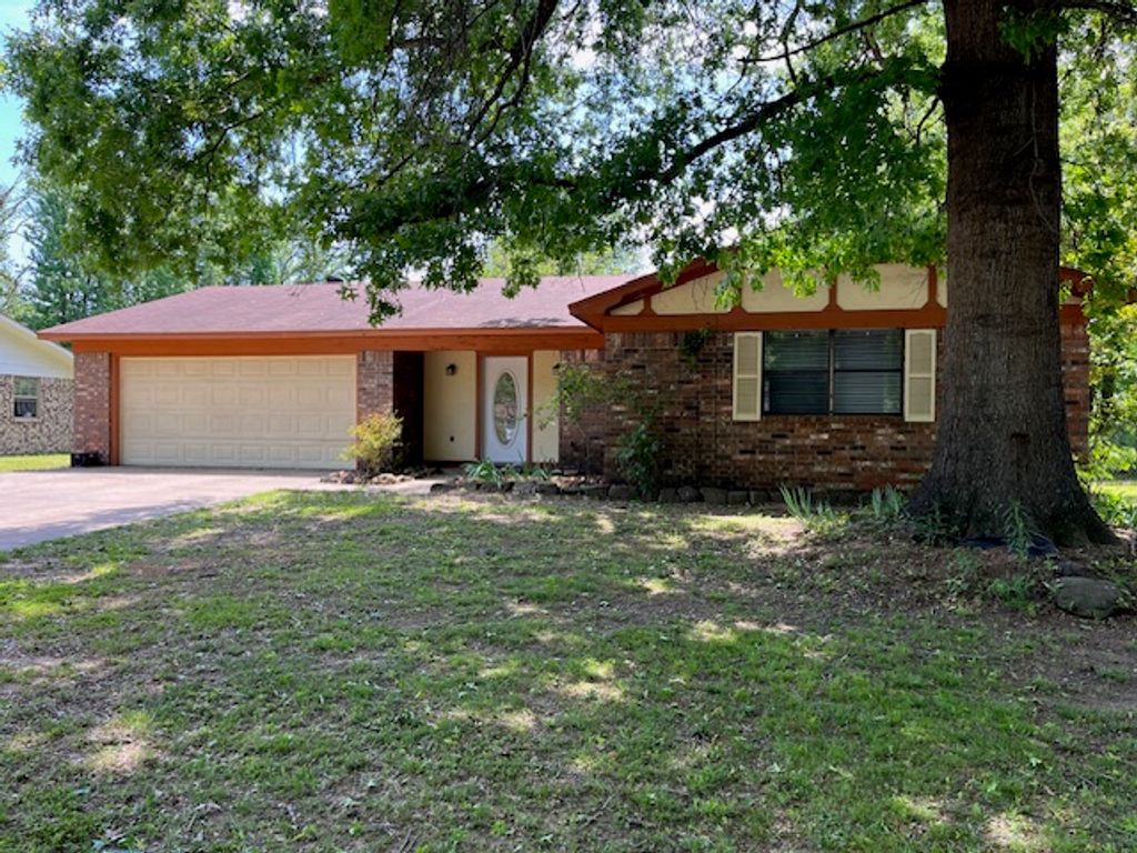 2106 E 15th Street, Russellville, AR 72802