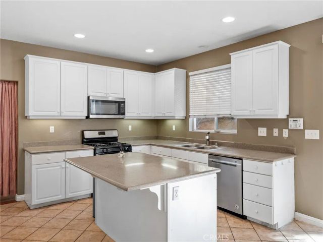 13802 Goldfinch Court, Victorville, CA 92394