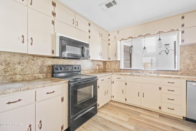 4274 2nd Avenue, Marianna, FL 32446