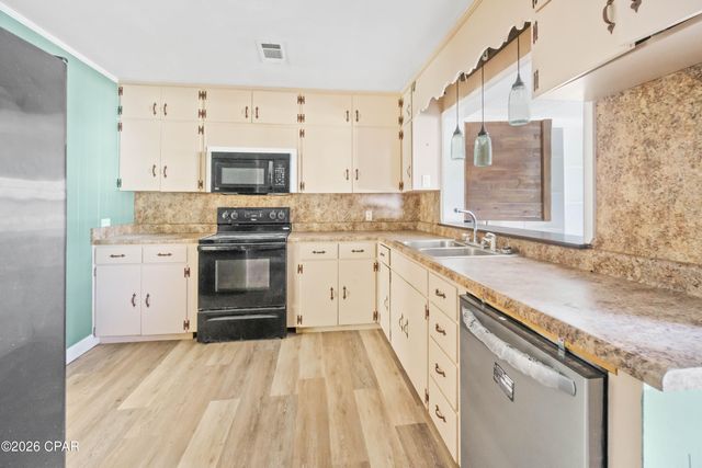 4274 2nd Avenue, Marianna, FL 32446