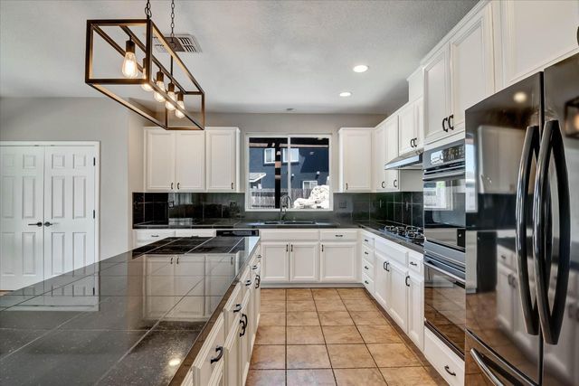 537 Gregory, Manteca, CA 95336