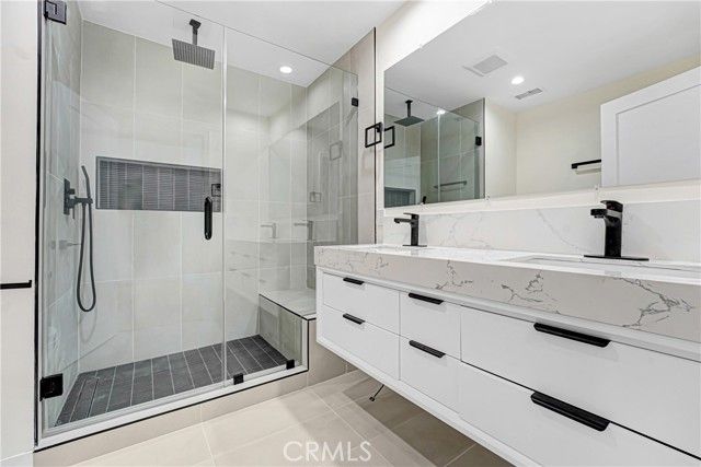 18216 Hartland Street, Reseda (los Angeles), CA 91335