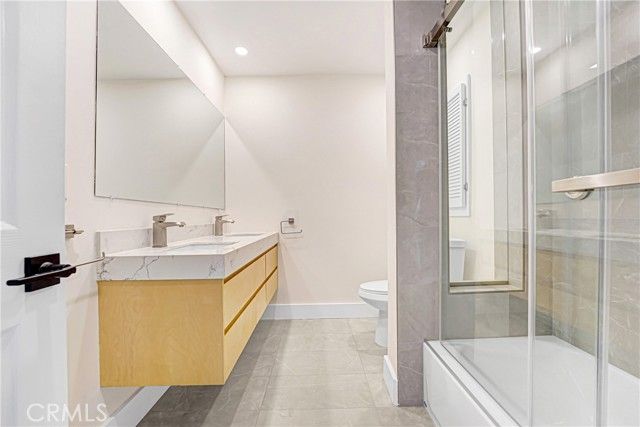 18216 Hartland Street, Reseda (los Angeles), CA 91335