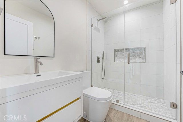 18216 Hartland Street, Reseda (los Angeles), CA 91335