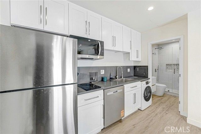 18216 Hartland Street, Reseda (los Angeles), CA 91335