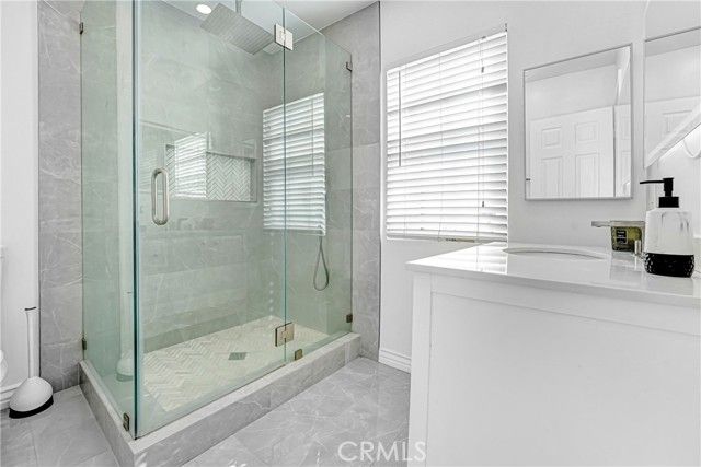 18216 Hartland Street, Reseda (los Angeles), CA 91335