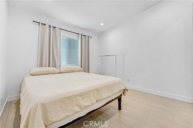 18216 Hartland Street, Reseda (los Angeles), CA 91335