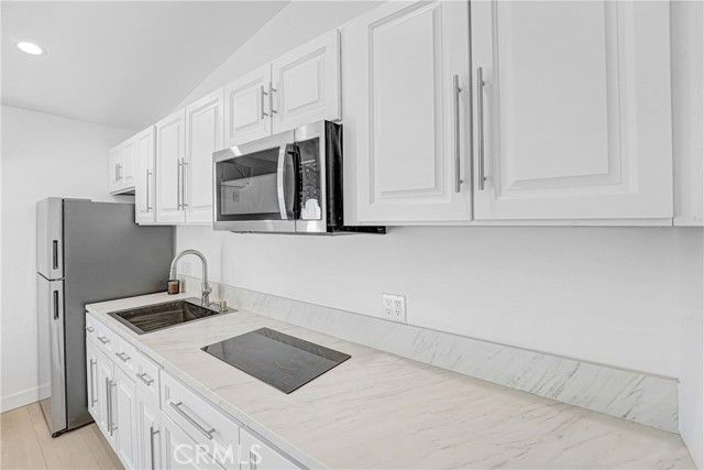 18216 Hartland Street, Reseda (los Angeles), CA 91335