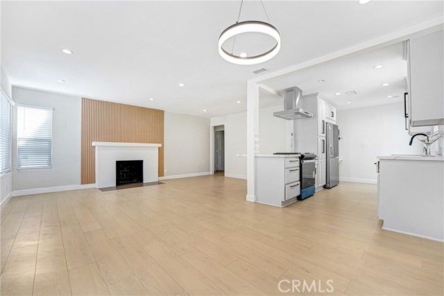 18216 Hartland Street, Reseda (los Angeles), CA 91335