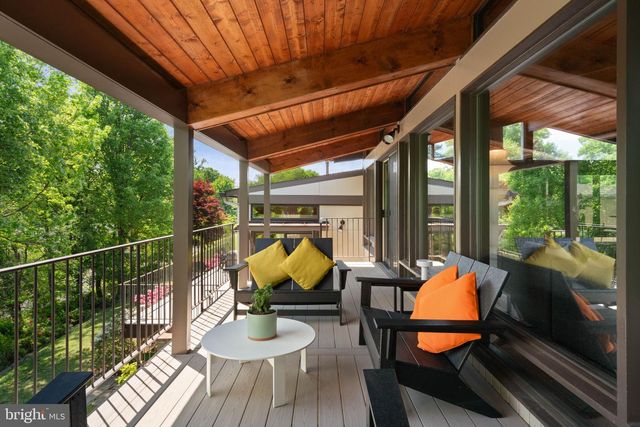 1102 GATEWOOD DR, Alexandria, VA 22307
