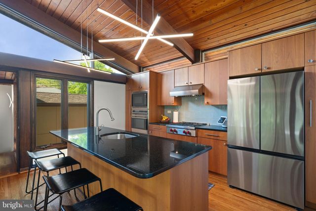 1102 GATEWOOD DR, Alexandria, VA 22307