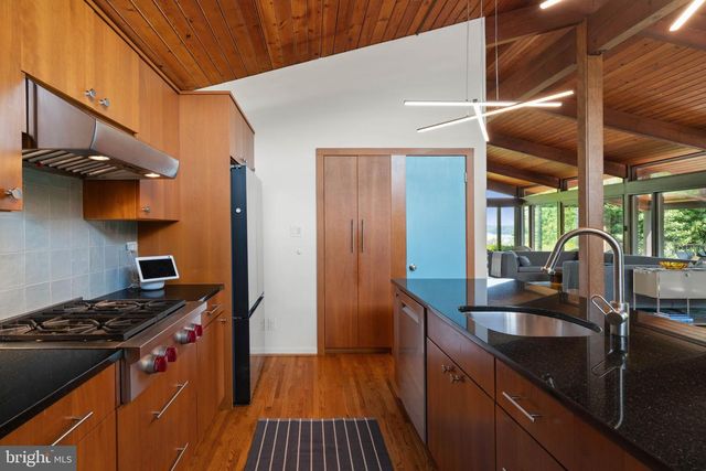 1102 GATEWOOD DR, Alexandria, VA 22307