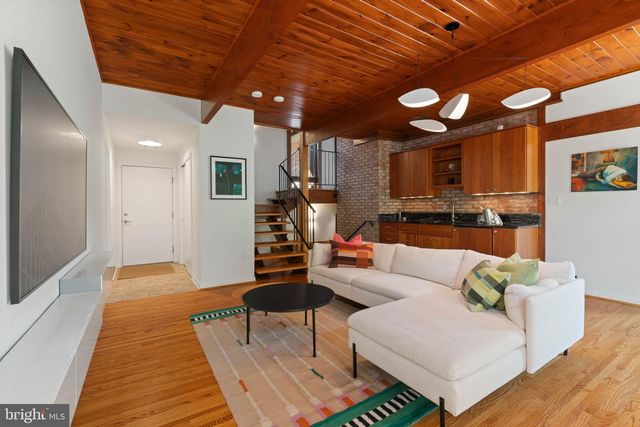 1102 GATEWOOD DR, Alexandria, VA 22307