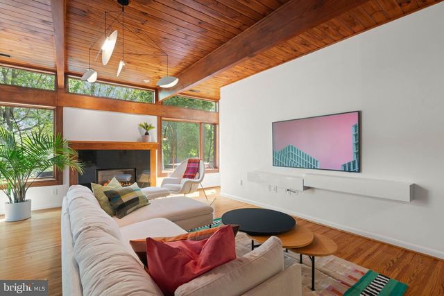 1102 GATEWOOD DR, Alexandria, VA 22307