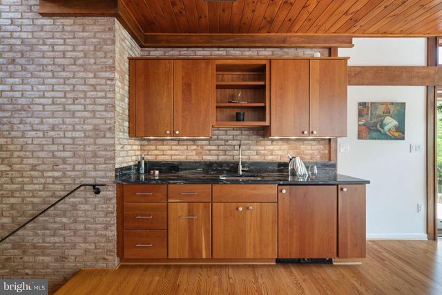1102 GATEWOOD DR, Alexandria, VA 22307