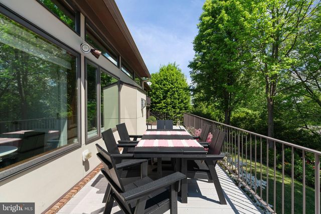 1102 GATEWOOD DR, Alexandria, VA 22307