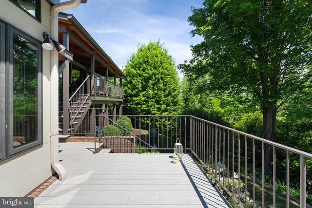 1102 GATEWOOD DR, Alexandria, VA 22307