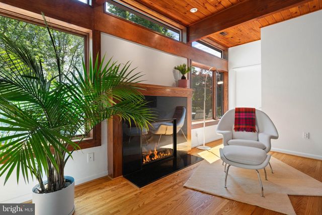 1102 GATEWOOD DR, Alexandria, VA 22307