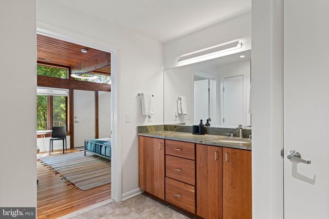 1102 GATEWOOD DR, Alexandria, VA 22307