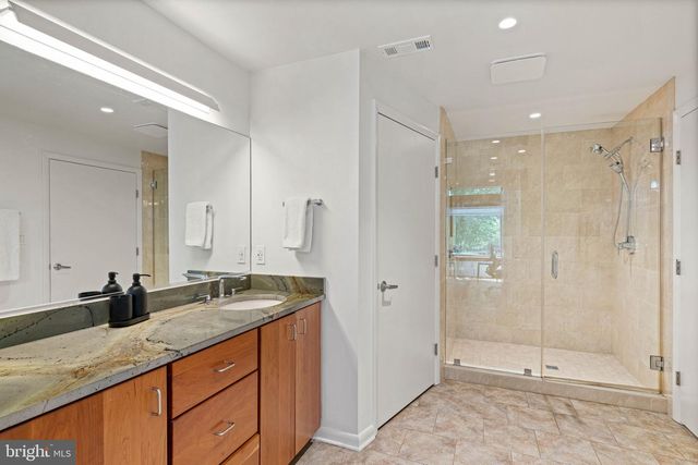 1102 GATEWOOD DR, Alexandria, VA 22307
