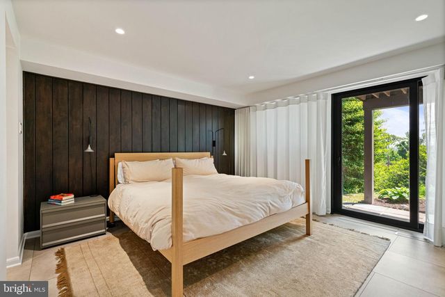 1102 GATEWOOD DR, Alexandria, VA 22307
