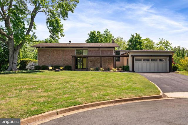 1102 GATEWOOD DR, Alexandria, VA 22307