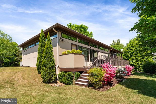 1102 GATEWOOD DR, Alexandria, VA 22307