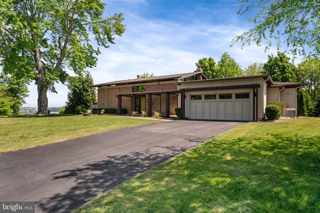 1102 GATEWOOD DR, Alexandria, VA 22307