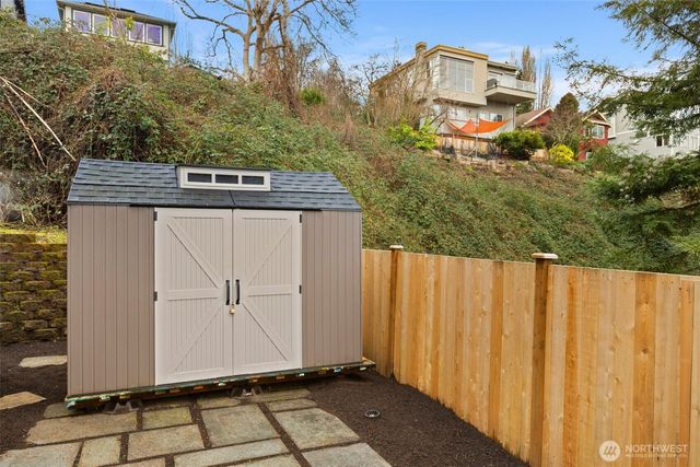 337 25th Avenue E, Seattle, WA 98112