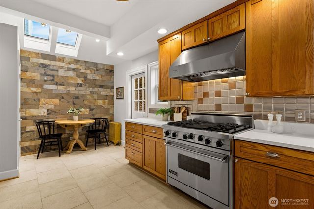 337 25th Avenue E, Seattle, WA 98112