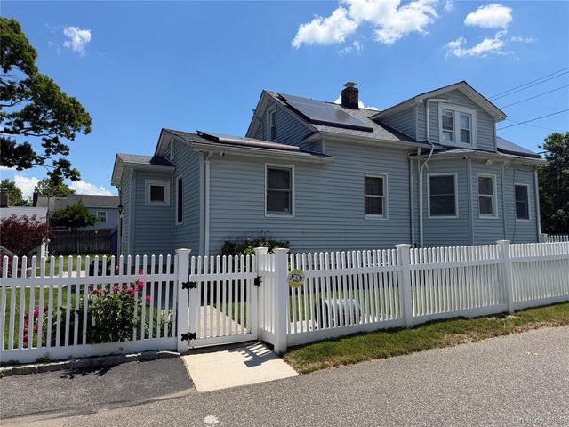 59 Lincoln Avenue, Islip Terrace, NY 11752