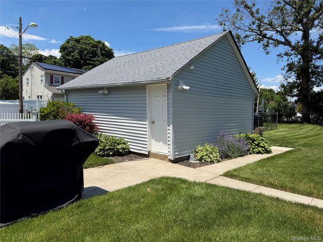 59 Lincoln Avenue, Islip Terrace, NY 11752