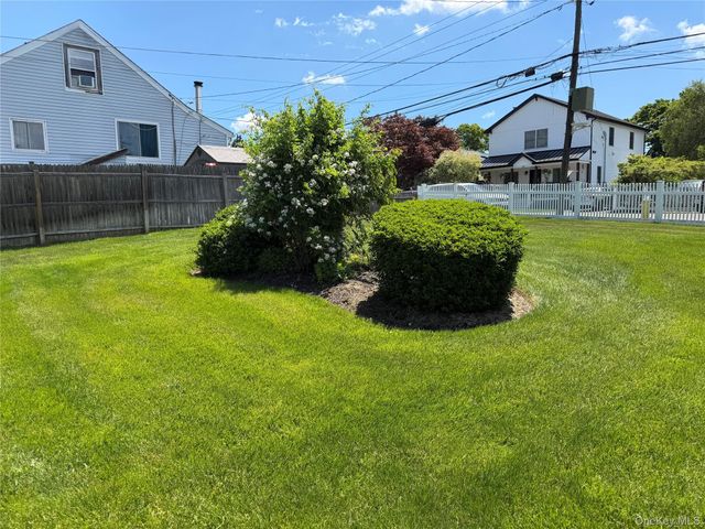 59 Lincoln Avenue, Islip Terrace, NY 11752