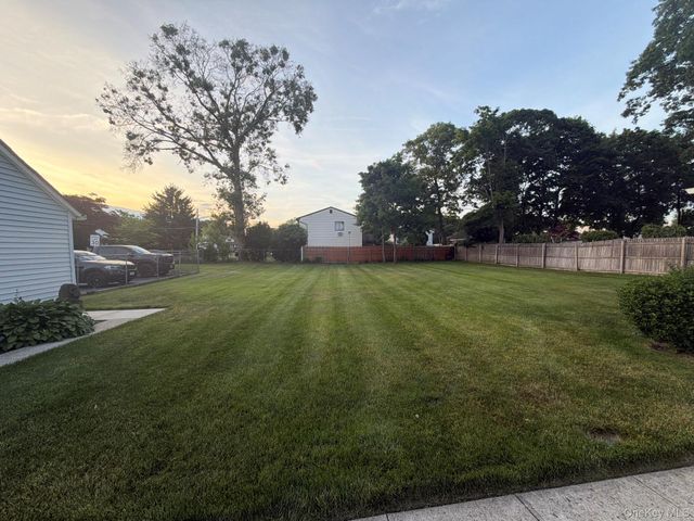 59 Lincoln Avenue, Islip Terrace, NY 11752