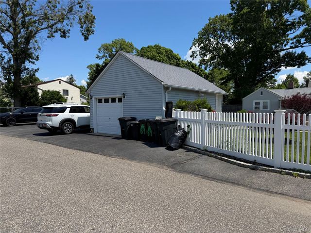 59 Lincoln Avenue, Islip Terrace, NY 11752