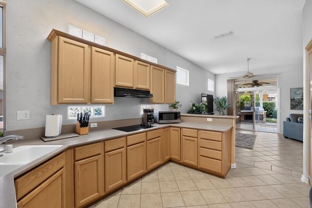 201 Stamos, Roseville, CA 95747