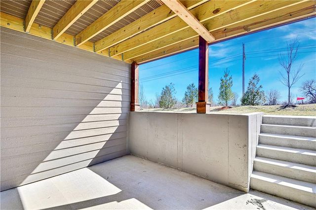 13481 W 174th Place, Overland Park, KS 66221