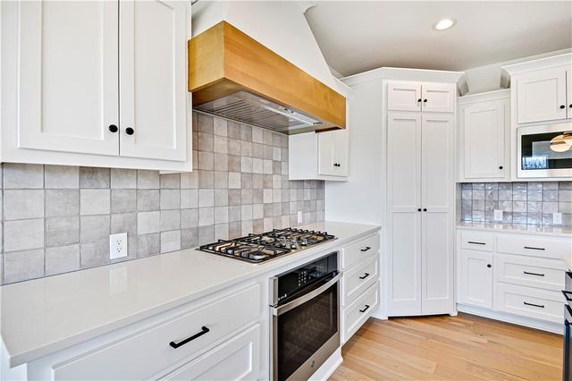 13481 W 174th Place, Overland Park, KS 66221