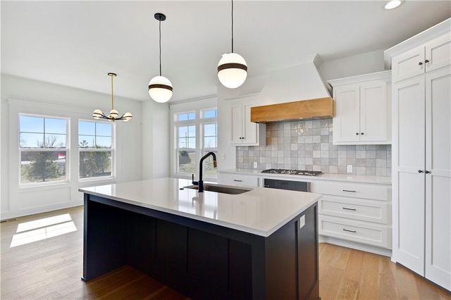 13481 W 174th Place, Overland Park, KS 66221