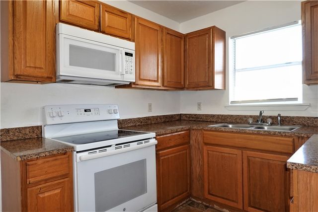 614 Victoria Ave, Taft, TX 78390