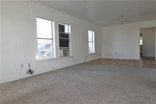 614 Victoria Ave, Taft, TX 78390