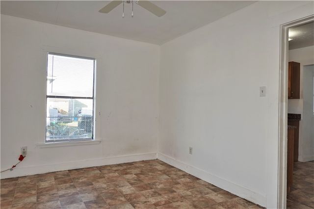 614 Victoria Ave, Taft, TX 78390