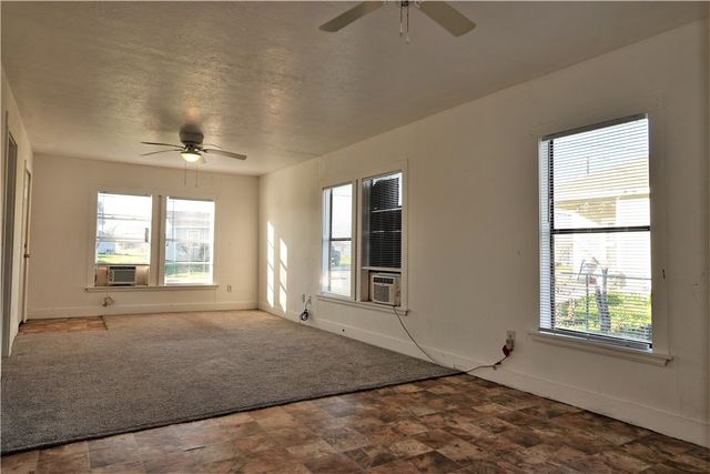 614 Victoria Ave, Taft, TX 78390