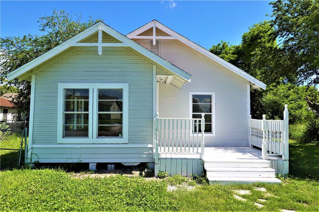 614 Victoria Ave, Taft, TX 78390