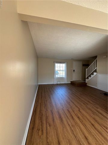 921 Seabreeze CT, Chesapeake, VA 23320