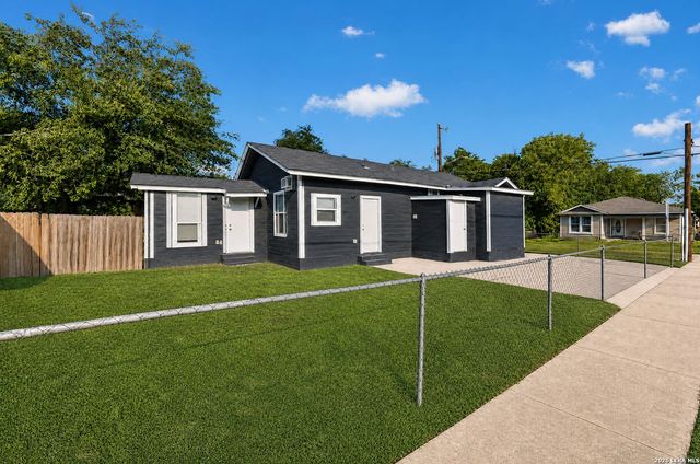 1548 Center St, San Antonio, TX 78202