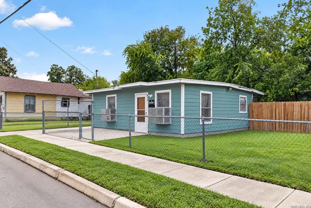 1548 Center St, San Antonio, TX 78202